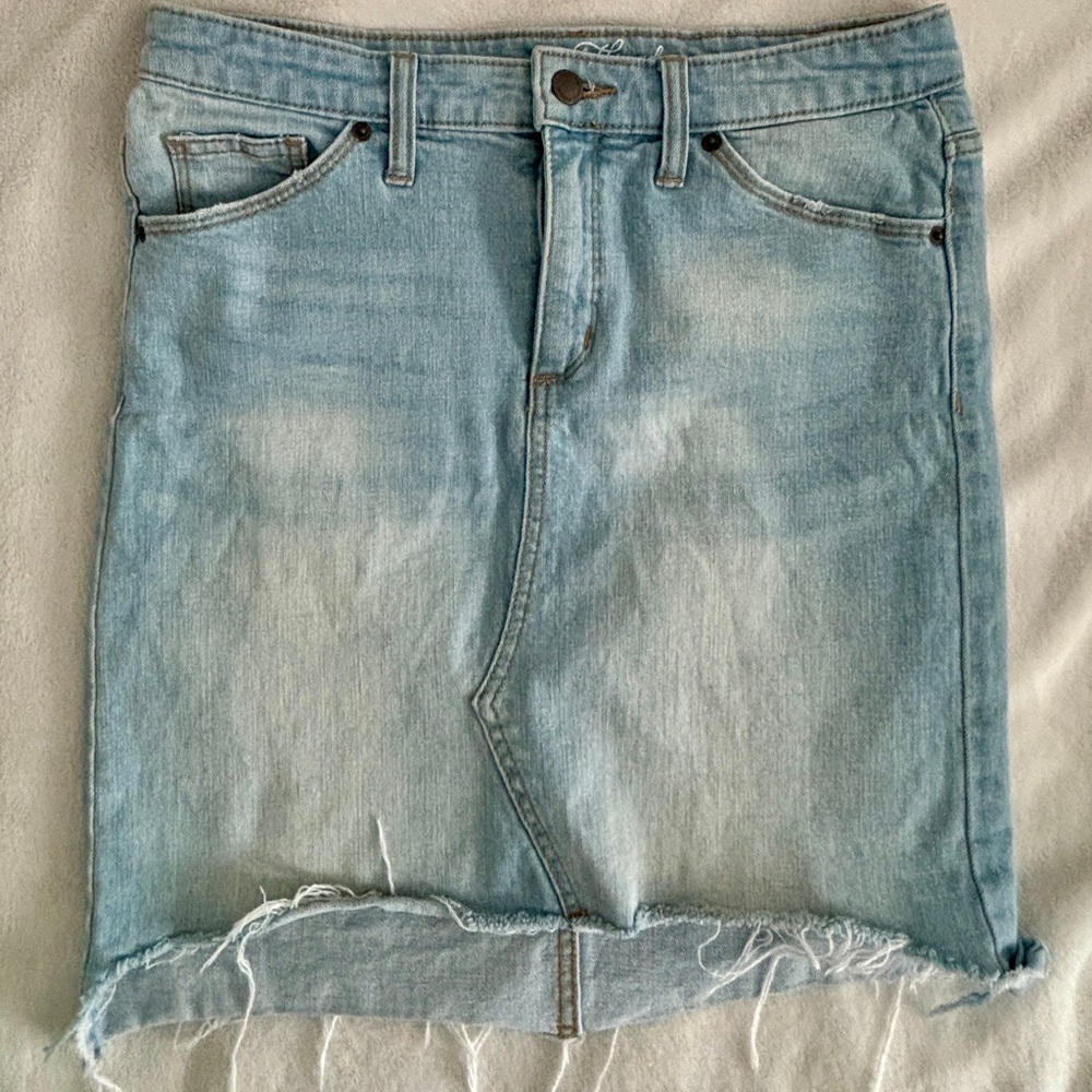 Universal Thread Light Blue Denim Skirt. 2016. Sz 6 Good Condition